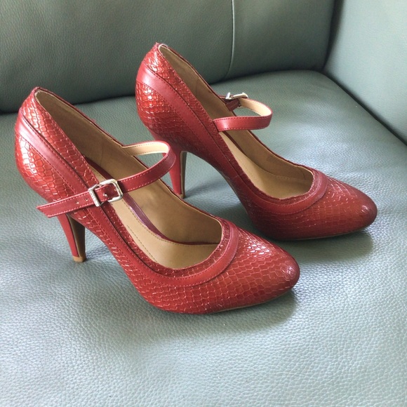 Red Gianni Bini Heels with Strap - Picture 1 of 6